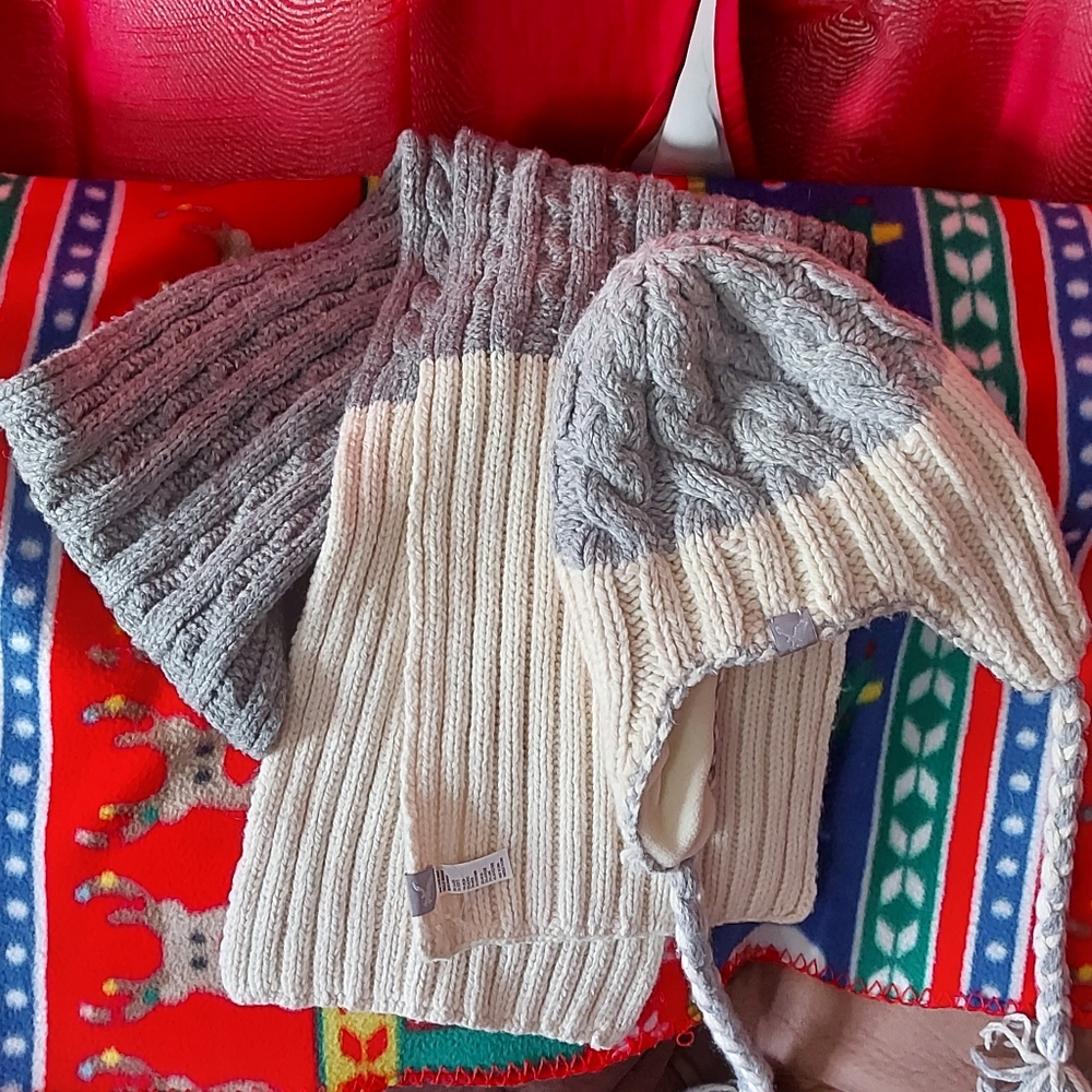American Eagle scarf and hat set